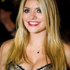Holly Willoughby Measurements are 38-24-35