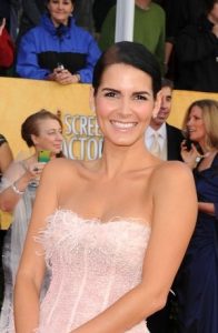 Angie Harmon Bra Size, Height, Weight & Measurements - StarsBraSize