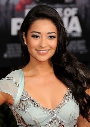 Shay Mitchell Measurements are 34-24-34