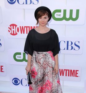 Renée Felice Smith measurements and bra size - StarsBraSize